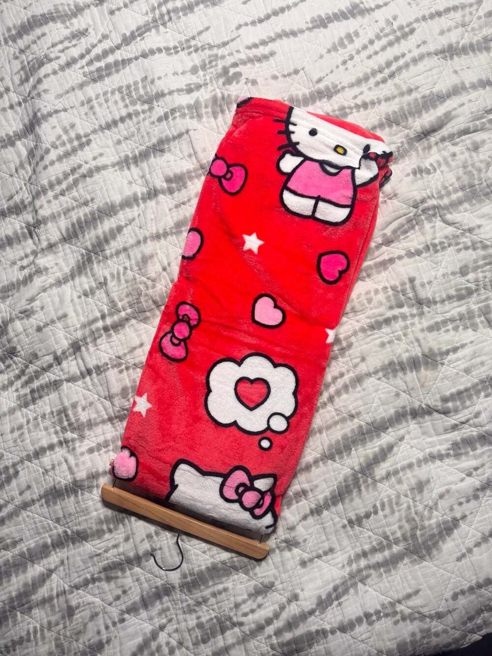Hello Kitty Silk Touch Throw Blanket 40 In X 50 In Red White Pink